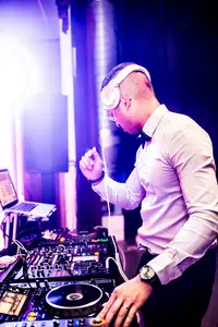 Www.djprive-paris.com