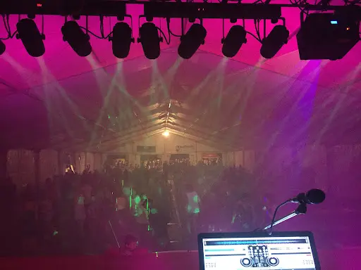 Ad Com - Abraham Dominique