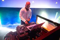 Mix-moving Dj