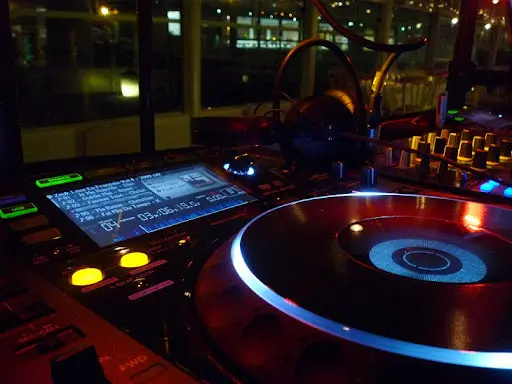 Vincent, Disc Jockey Dj Animateur Musicien Sonorisation Eclairage