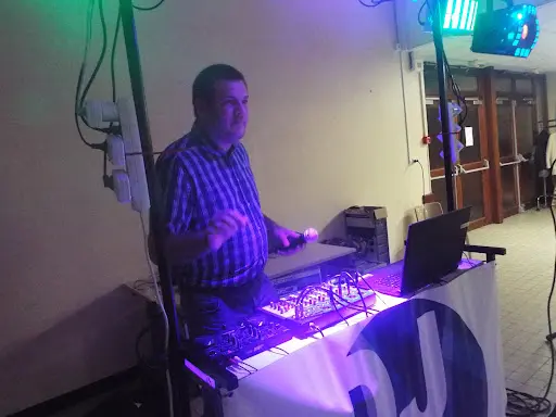 Dj V