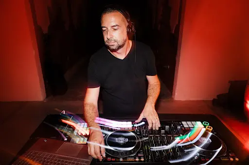Patsby Dj - Devis Dj Mariage & Soirée en Provence Vaucluse France Agence Evenementielle Light Sonorisation Location Cours Dj