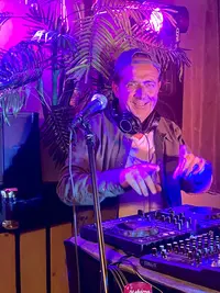 Dj Henthom