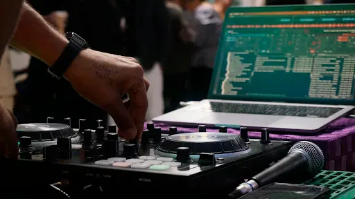 Dj Bryan Only | Soirées Privé et Publiques | Sono & Light