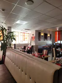 Restaurant des Princes - Burger & Pizza - 07h00 À 00h00 Orange