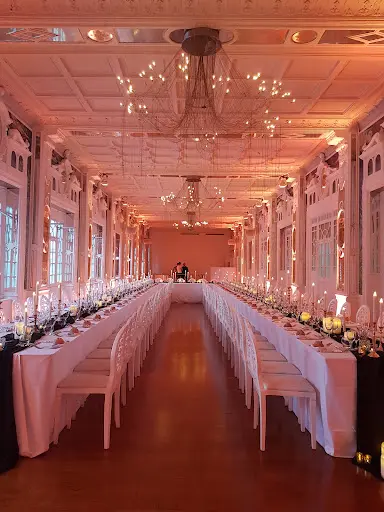 Le Salon des Miroirs