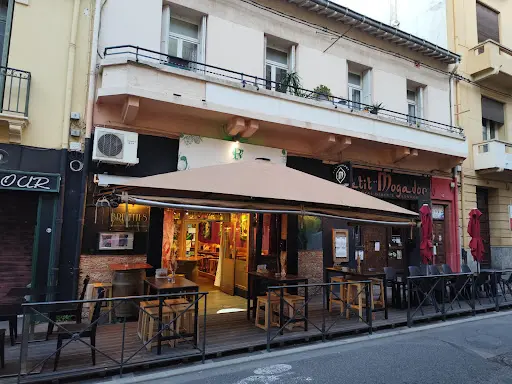 Les Brunettes: Bar et Restaurant
