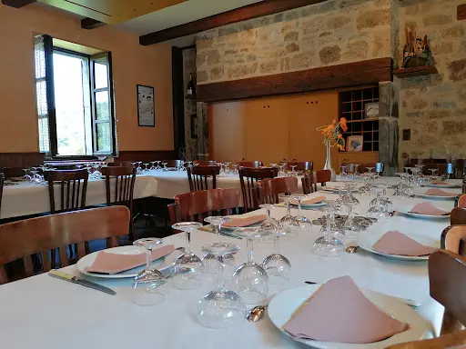 Maison Burg - Rodelle - Depuis 1886 : Location de Salle, Gîte, Séminaires Près de Bozouls