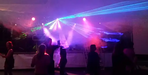 Dominique Granville : Dj Mariage Anniversaire, Animateur de Soirée Publique et Privée en Bretagne