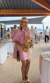 Abby, Dj Girl - Singer/sax For Weddings And Events France - Mariage - Musiciens- Chanteuse - Saxophoniste 83 06